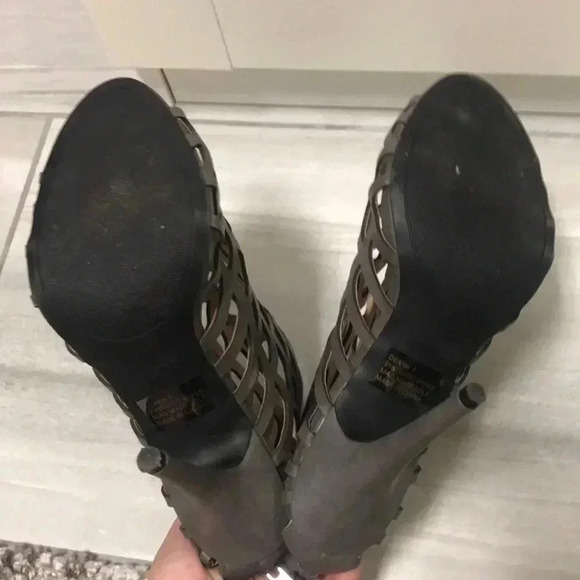 Gray caged heels - Picture 6 of 8